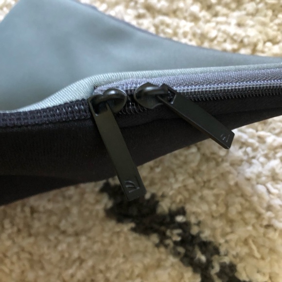 🌷4/$20 Tucano large neoprene zip laptop case - Picture 3 of 4